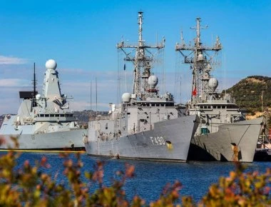 Τουρκική φρεγάτα στην Σούδα και ενώ η Άγκυρα «παγιδεύει» το Καστελόριζο με NAVTEX - Tο ΝΑΤΟ «σιωπά»